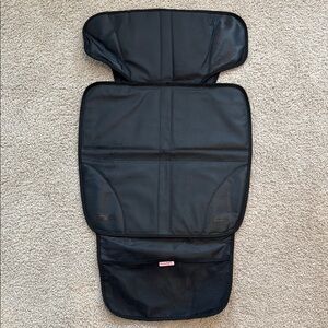 Munchkin Car Seat Protector